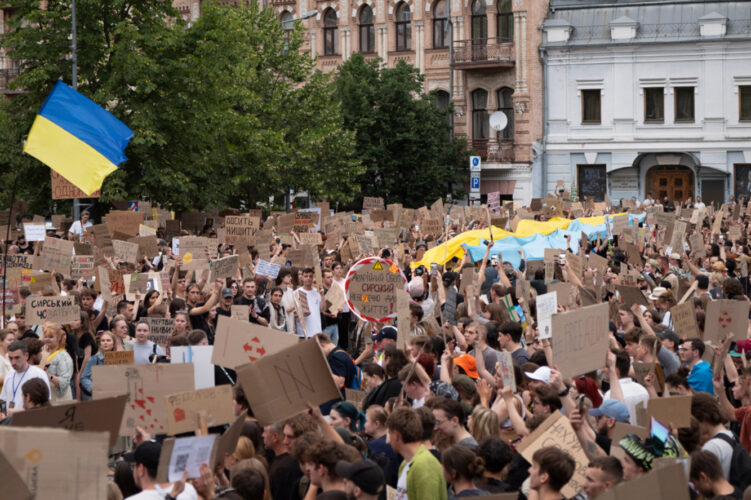 Ukraine fires 400 drones toward Moscow as Zelenskyy grapples with protests